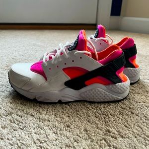NIKE Huarache great condition, women’s size 8 bright Pink and orange! 💖🧡